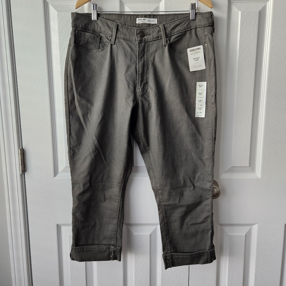 NWT Levi's Signature Gold Mid-Rise Capri Moss Green Denim Jeans Size 16/W33